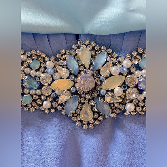 Formal Dress - Picture 3 of 5